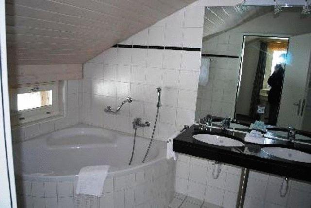 אוברוואלד Hotel Rhonequelle מראה חיצוני תמונה